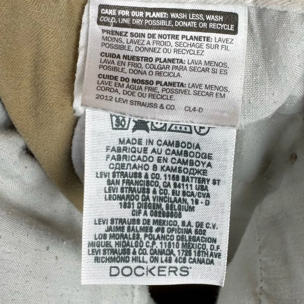 Dockers Tan Flat Front Shorts Classic Style Men’s 46 Dress Shorts Chinos Pleated